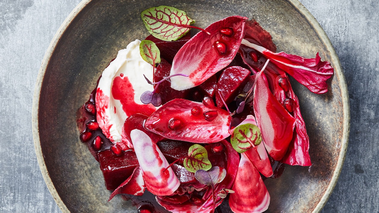 Gemarineerde bietjes met hangop en gerookte bieten vinaigrette